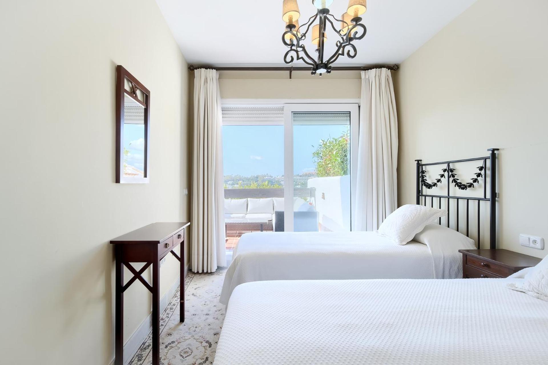 Apartment Cozy 3 Bed Duplex With Shared Swimming Pool In Nueva Andalucia *